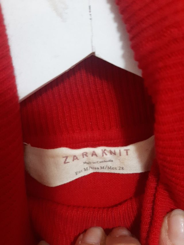 jersey  de  punto  rojo  de cuello  alto zara