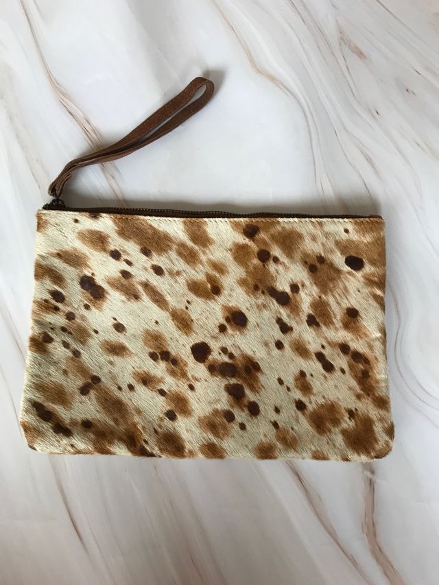 Bolso de mano piel, pelo de potro.