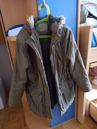 Parka niña con borreguito interior 10 años de segunda mano por 10 EUR en  Donostia-San Sebastián en WALLAPOP