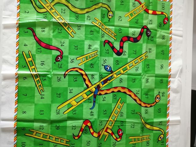 Juego escalera y serpientes