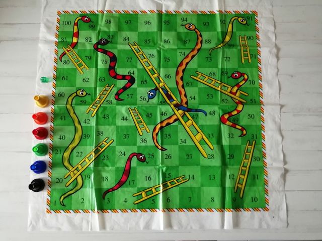 Juego escalera y serpientes