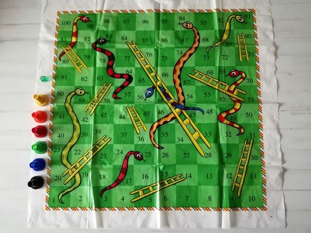 Juego escalera y serpientes