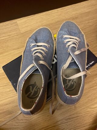 Playeras con la suela de esparto de segunda mano por 5 EUR en Aranjuez en  WALLAPOP