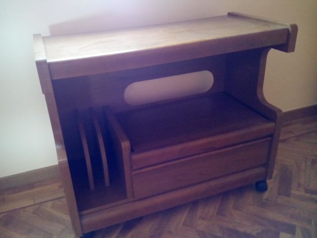 Mesa Tv con revistero