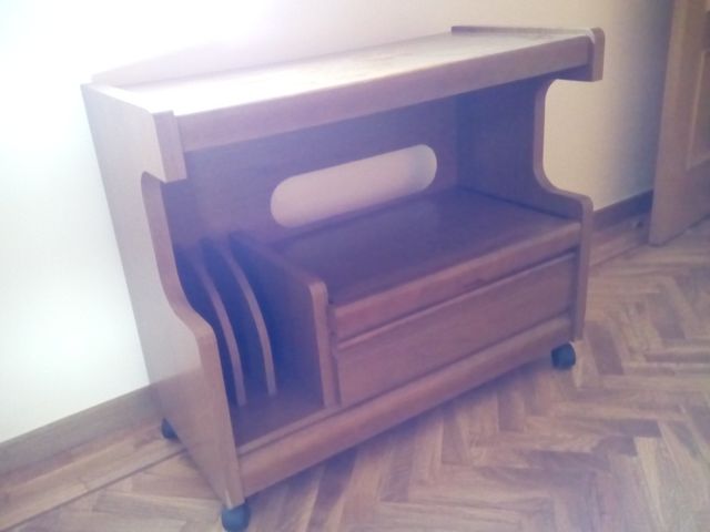 Mesa Tv con revistero