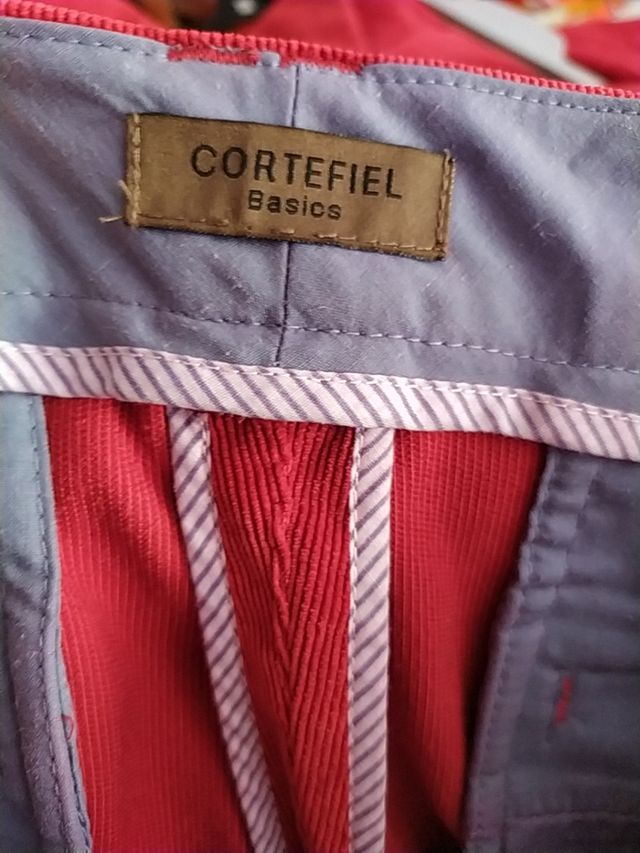 pantalón pana rojo talla 44 marca Cortefiel