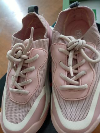 Deportivas tipo calcetín Zara de segunda mano por 8 EUR en Barcelona en  WALLAPOP