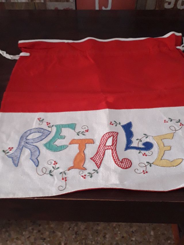 Bolsa antigua con bordados