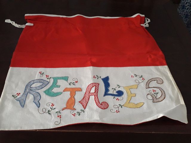 Bolsa antigua con bordados