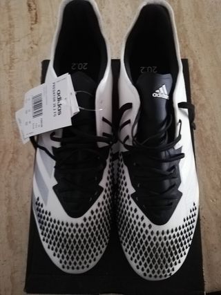 Botas de fútbol gama media de segunda mano en Valencia en WALLAPOP