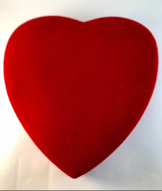 Caja regalo vintage en forma de corazón España 