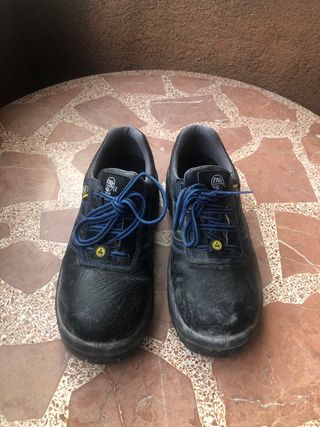 Zapato de seguridad Tajo marca Fal seguridad de segunda mano por 12 EUR en  Leganés en WALLAPOP