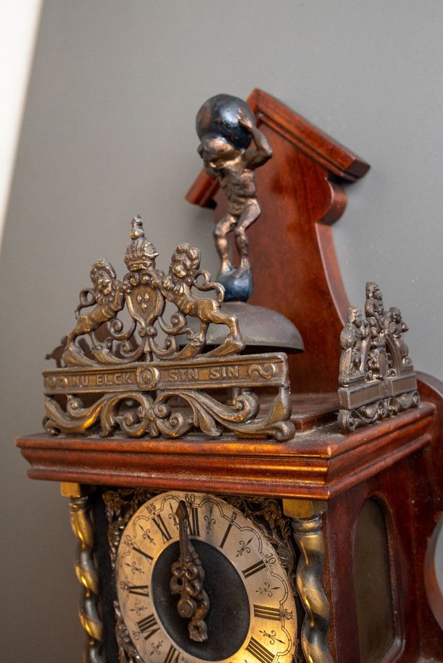 Reloj péndulo antiguo