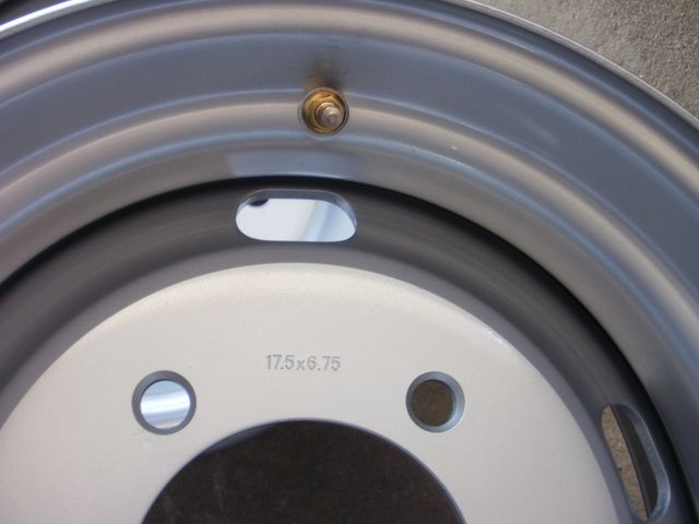 LLANTA REMOLQUE AGRICOLA 17,5 PULGADAS.