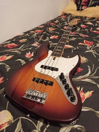 Bajo Marcus Miller Jazz Bass v7 de segunda mano por 360 EUR en Madrid en  WALLAPOP