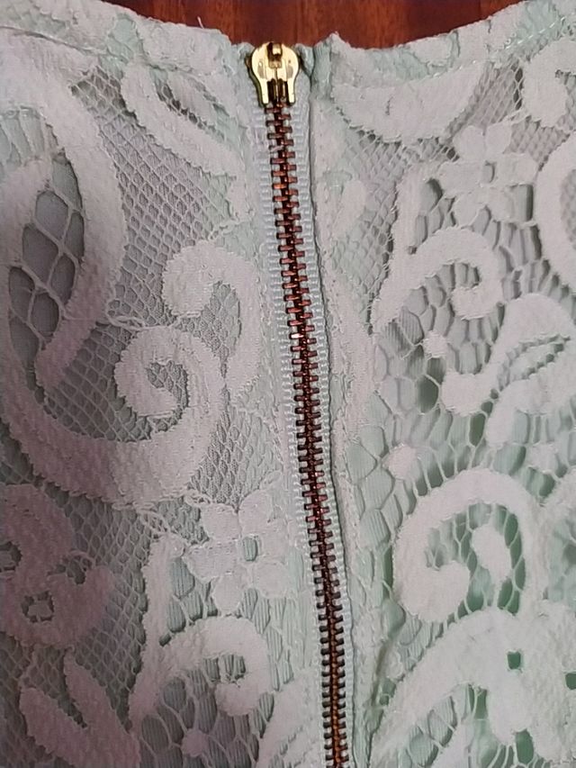 camiseta H&M talla mediana con encaje forrada