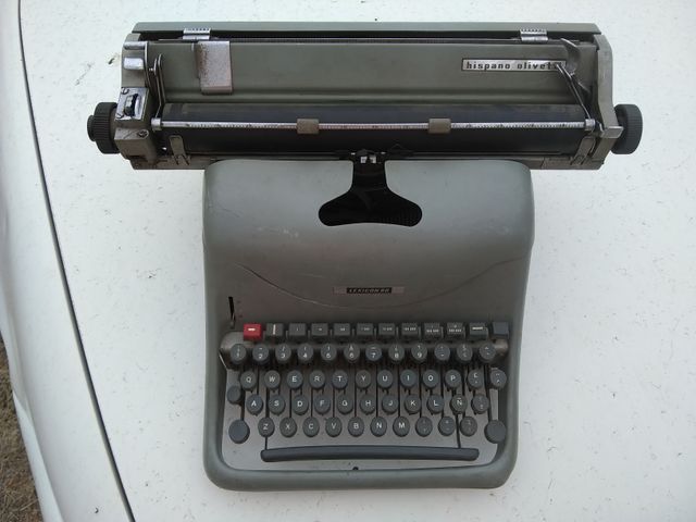 Macchina da scrivere ispanica Olivetti - LEXICON 80