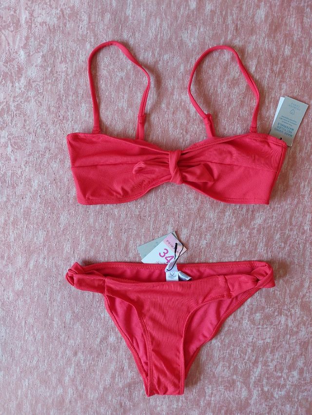 Conjunto Bikini rojo sin usar.