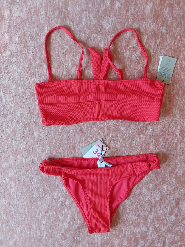 Conjunto Bikini rojo sin usar.