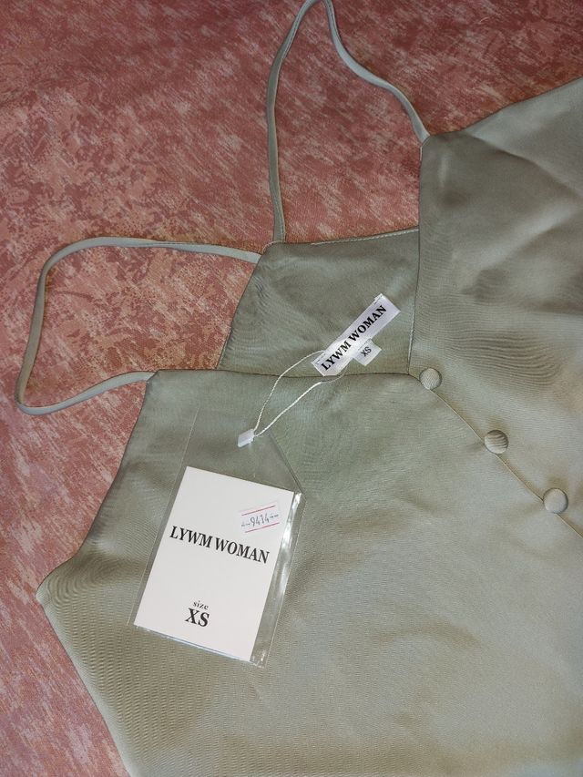 Vestido color verde militar sin usar.