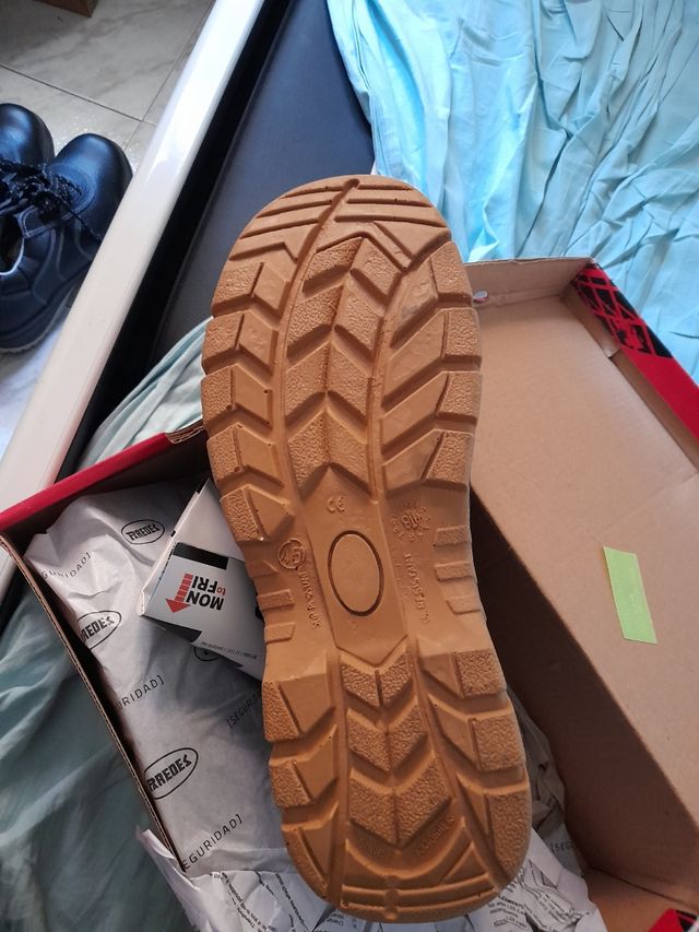 botas de seguridad 10€ por cada una