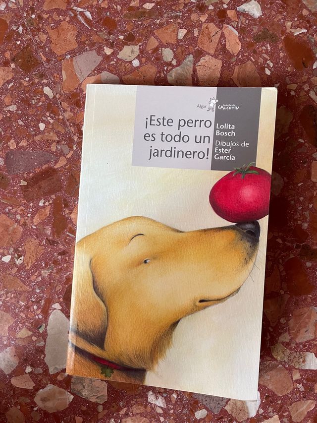 Este perro es todo un jardinero