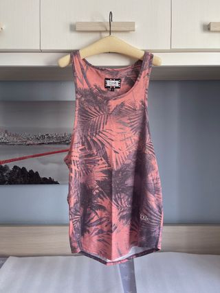 CAMISETA DE TIRANTES SIKSILK de segunda mano por 15 EUR en Valencia en  WALLAPOP