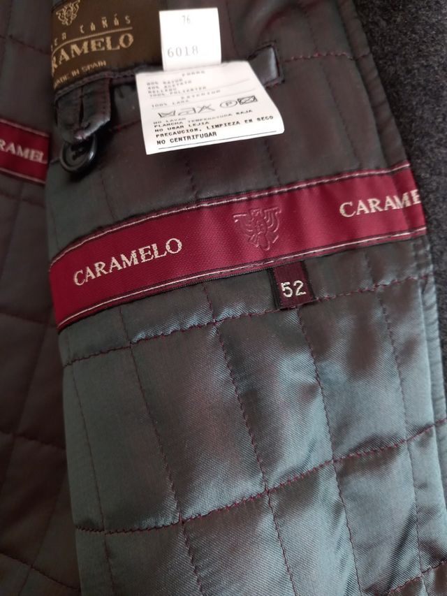 Abrigo negro de hombre, marca Caramelo