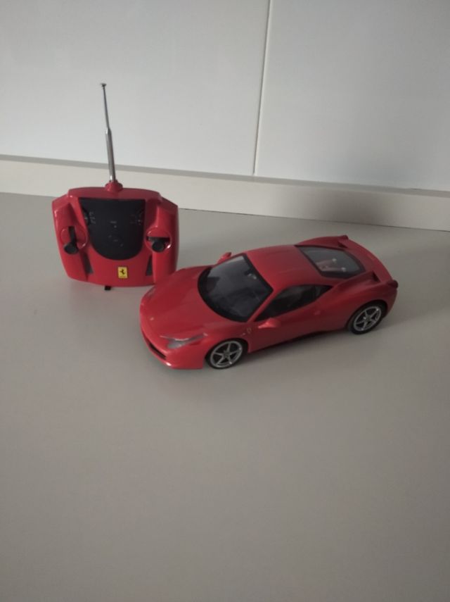 Coche teleridigido Ferrari a estrenar