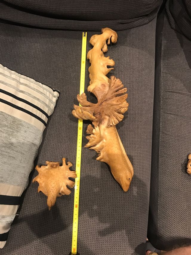 Conjunto figuras de madera tallada