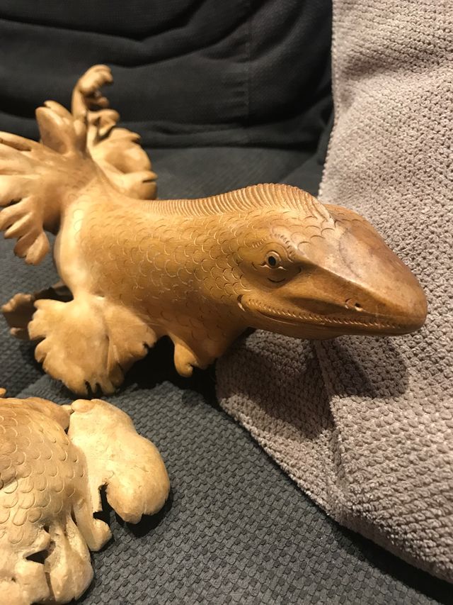 Conjunto figuras de madera tallada