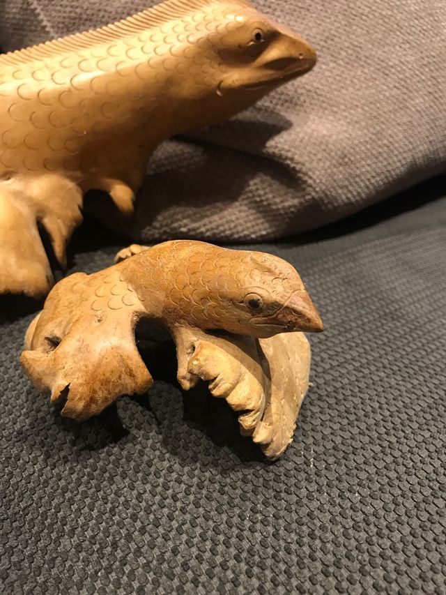 Conjunto figuras de madera tallada