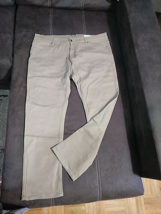 Pantalón Hombre. Talla XXL. de segunda mano por 10 EUR en Abuli en WALLAPOP