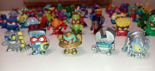 Muñecos super zings