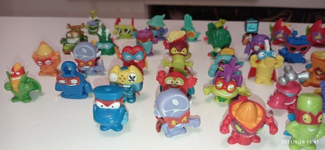 Muñecos super zings