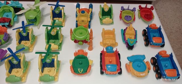 Vehículos de los super zings + muñeco