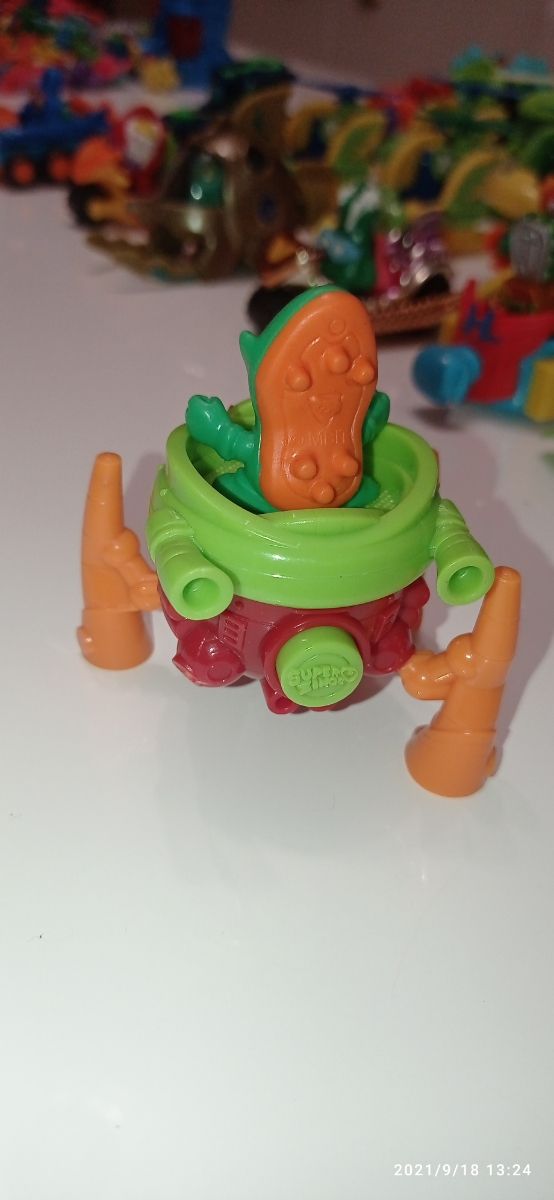 Vehículos de los super zings + muñeco