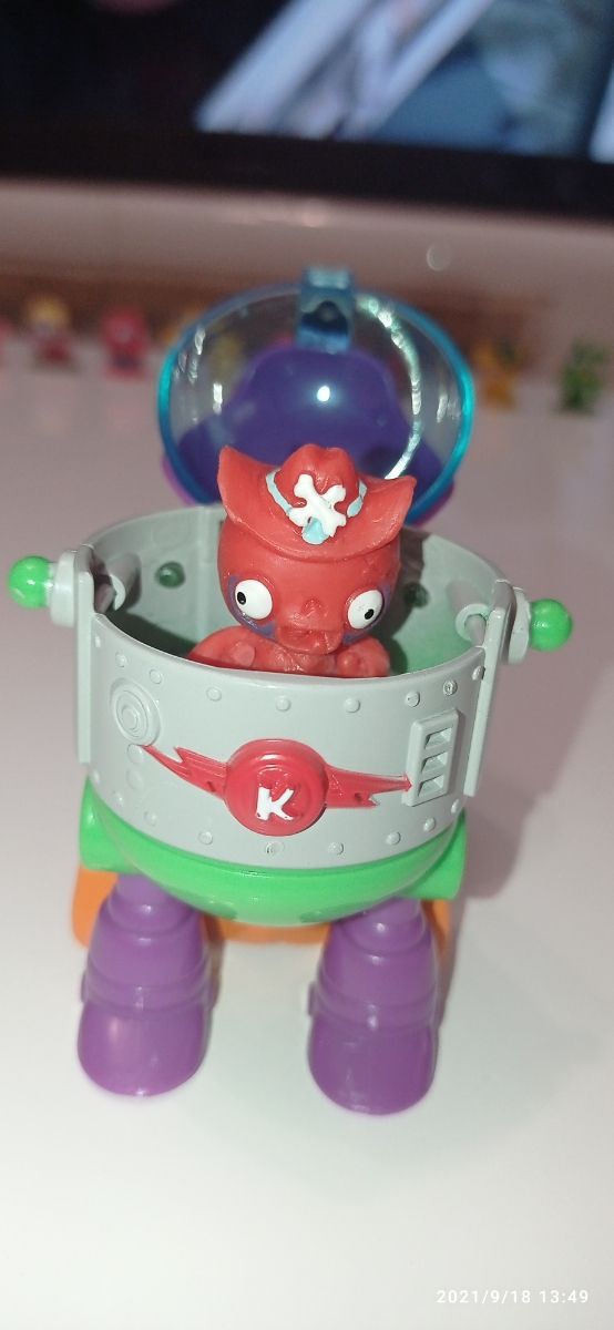 Robot de los super zings con muñeco incluido