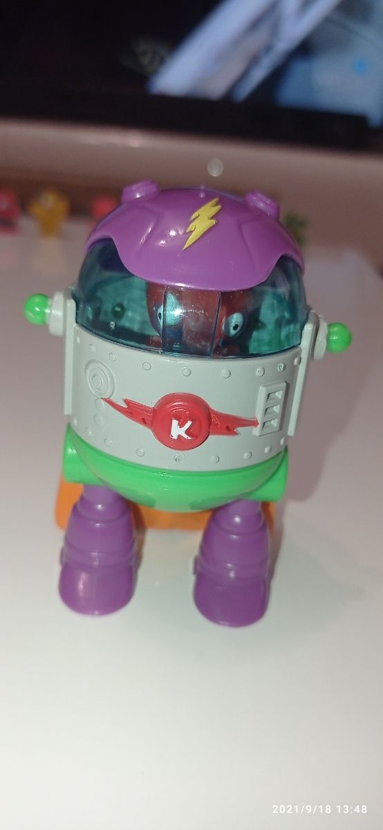 Robot de los super zings con muñeco incluido