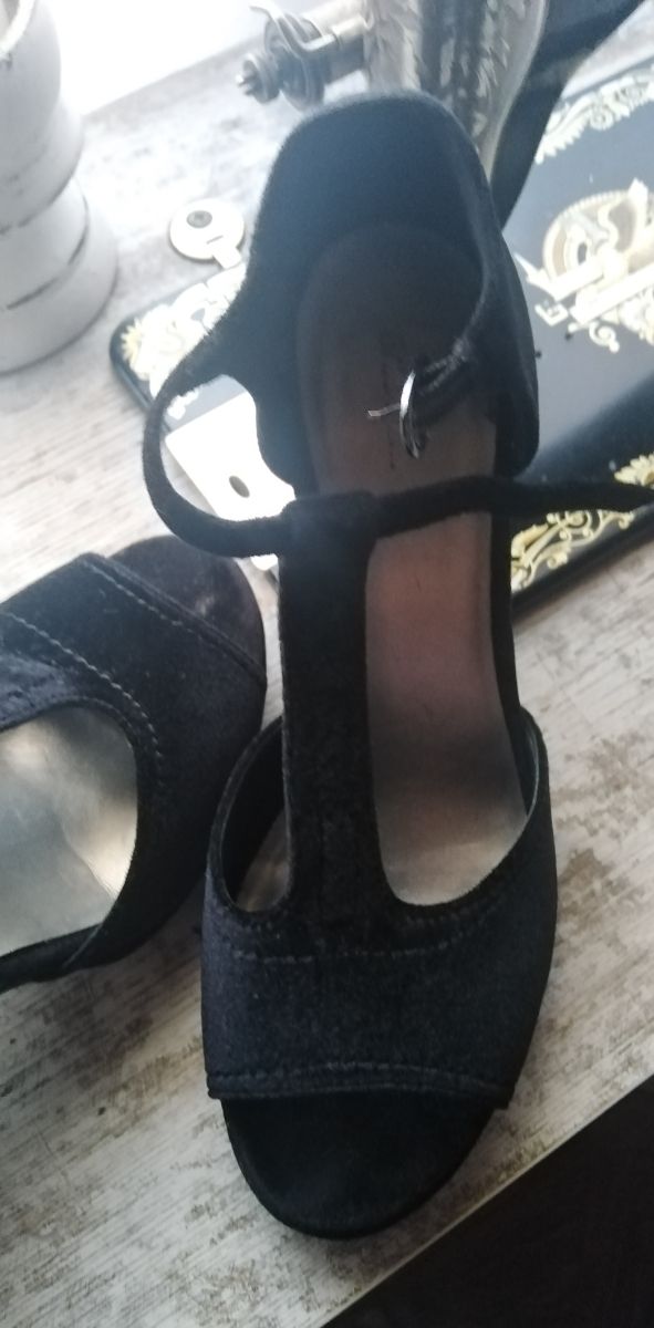 zapatos tacon negros de terciopelo, ante