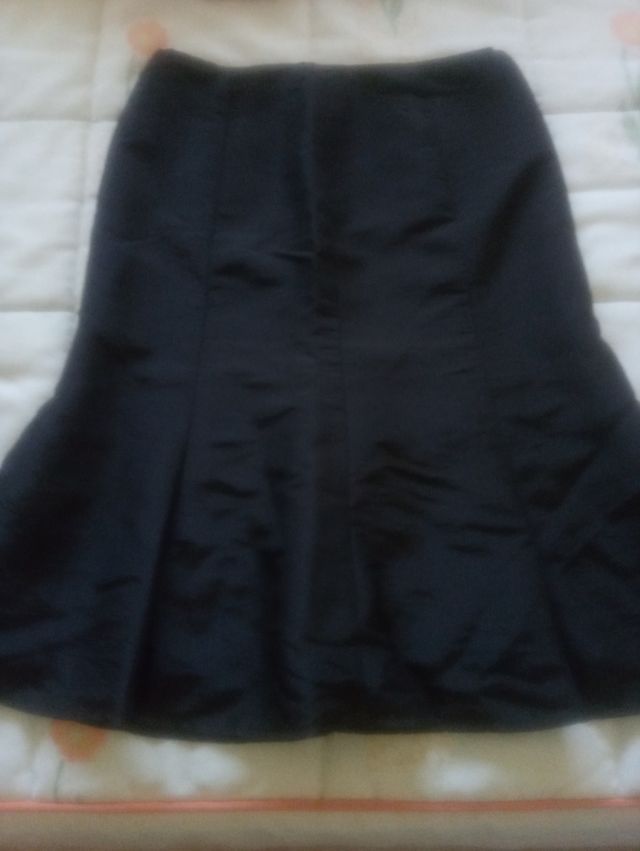 conjunto compuesto de blusa .blazier y falda negra