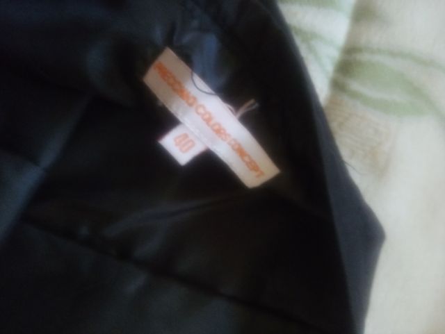 conjunto compuesto de blusa .blazier y falda negra