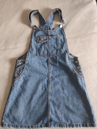Peto vaquero falda Zara niña de segunda mano por 9 EUR en Valencia en  WALLAPOP