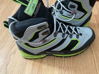 Botas montaña Quechua Bionnassay Light M Vert de segunda mano por 60 EUR en  Córdoba en WALLAPOP