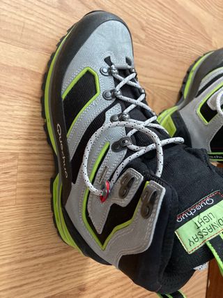 Botas montaña Quechua Bionnassay Light M Vert de segunda mano por 60 EUR en  Córdoba en WALLAPOP