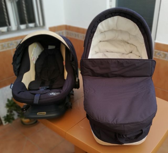 Carro Bebecar azul marino.