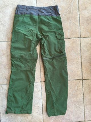 Pantalón de montaña y trekking niños desmontable de segunda mano por 10 EUR  en Madrid en WALLAPOP