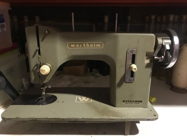 Máquina coser antigua