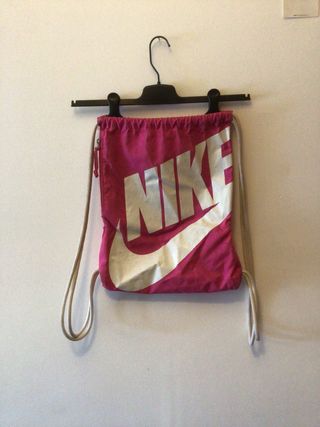 Mochila de cuerdas Nike de segunda mano por 5 EUR en Santander en WALLAPOP