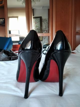 Zapatos Christian louboutin de segunda mano por 400 EUR en Legizamon en  WALLAPOP